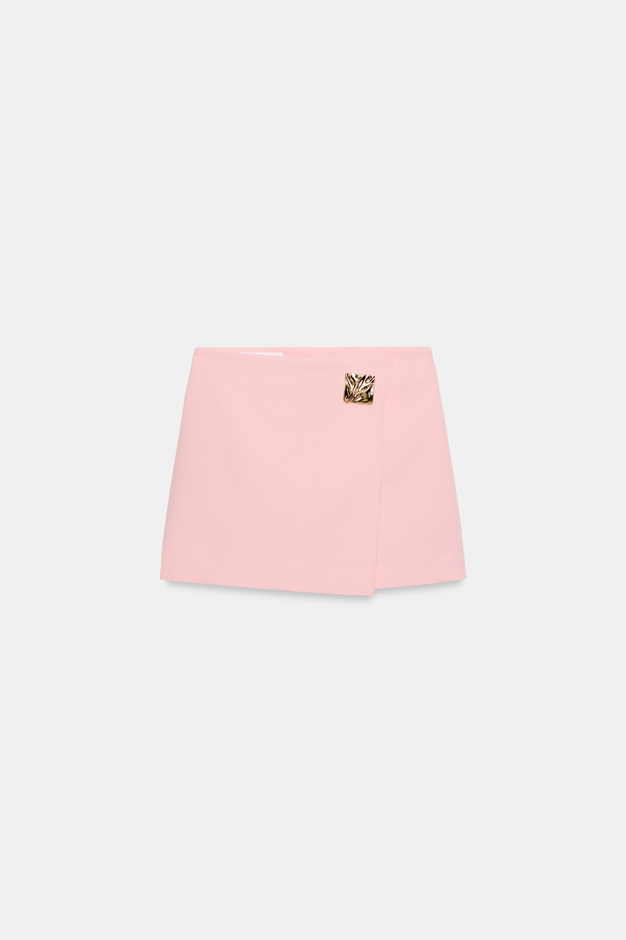 ASYMMETRIC SKORT WITH APPLIQUÉ